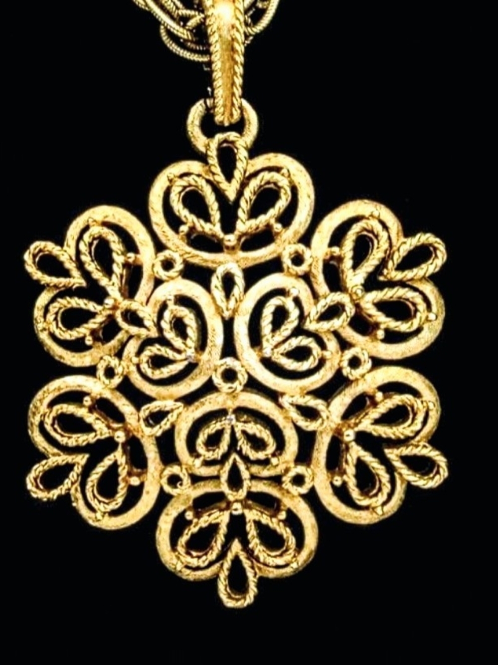 Trifari Gold Filigree Pendant with Twisted Rope Chain - Picture 9 of 11